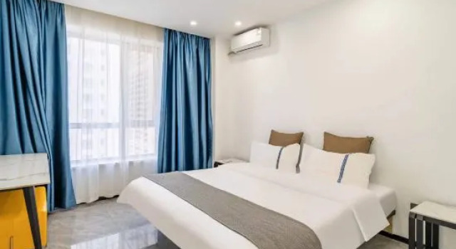 Люкс Crosser E-sports Hotel (Dalian Heping Square Branch)