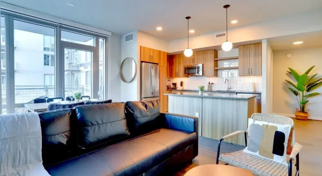Апартаменты Comfort с 2 комнатами с балконом и с видом на город Cozy Apartments Near the Metro