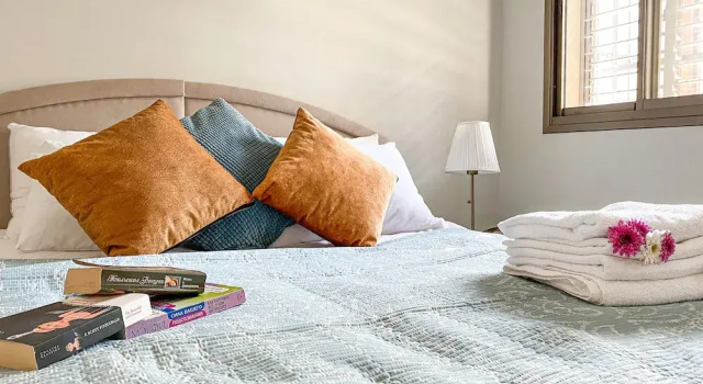 Modern Downtown 3BR by Ahlan Hospitality, Забронировать Отель Назарет Галилея