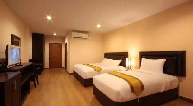 Четырёхместный номер Standard с балконом Paragon Suites Resort