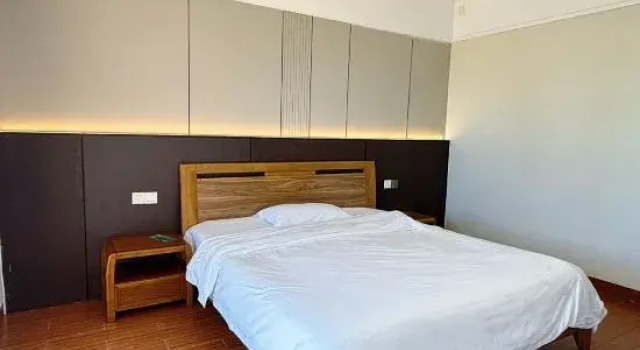 Люкс с 4 комнатами с видом на море Weifudun Holiday Apartment (Hailing Island Poly Silver Beach)