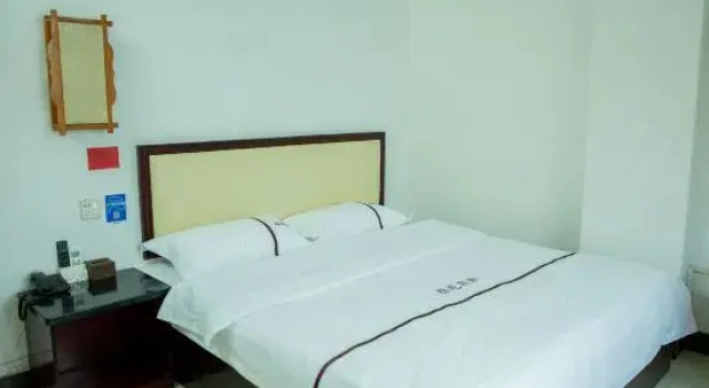 Двухместный семейный люкс Deluxe Yayuan Business Hostel
