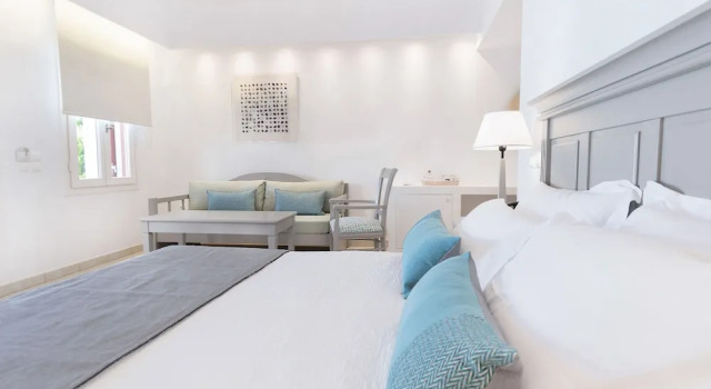Полулюкс с красивым видом из окна Stelia Mare Boutique Hotel