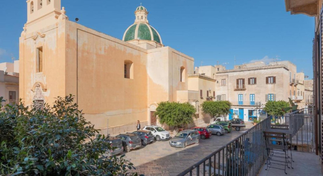 Agorà di Favignana - Affittacamere Piazza Madrice, Забронировать Отель Отели Фавиньяна 4 звезды, 4*
