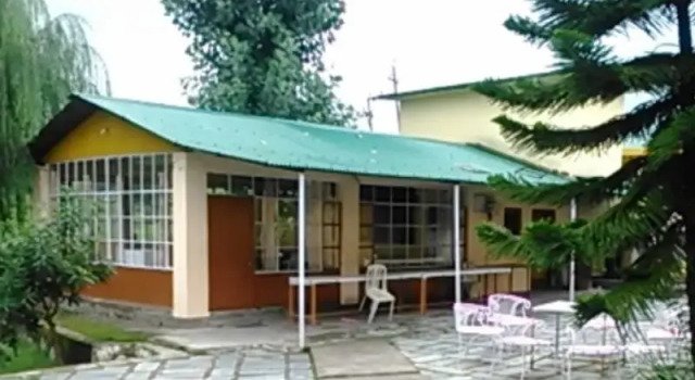 Люкс Pops Hotel and Restaurant