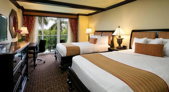 Четырёхместный номер Standard с частичным видом на океан Jupiter Beach Resort & Spa
