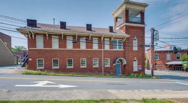 Downtown Winston-salem Condo w/ Private Library!