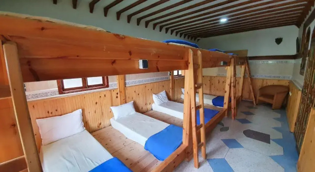 Кровать в общем номере Dar Assarou - Toubkal National Park Lodge