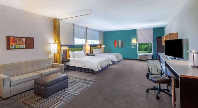 Двухместный люкс с видом на бассейн Home2 Suites By Hilton Gonzales