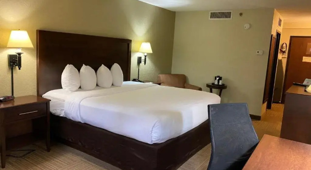 Номер Standard The Atrium Hotel on Third