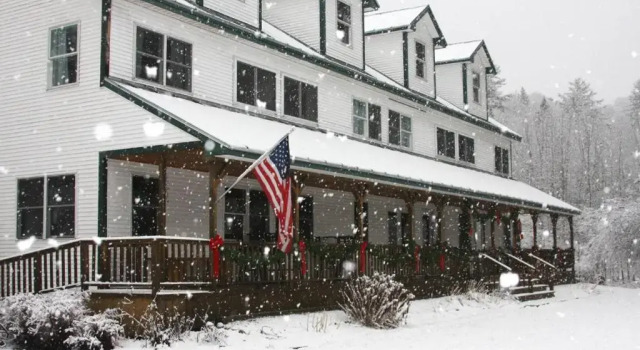 Inn By The River, Buchen Sie Hotel  