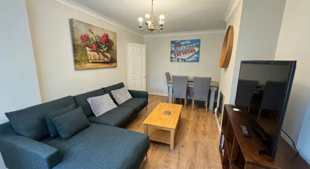 Lovely 2 Bedrooms Flat in South Sutton, Varaa Huoneisto Asunnot kohteessa Merseyside, Huoneisto