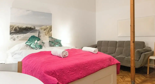 Affordable 1BR Flat for 5 Near Belvedere
