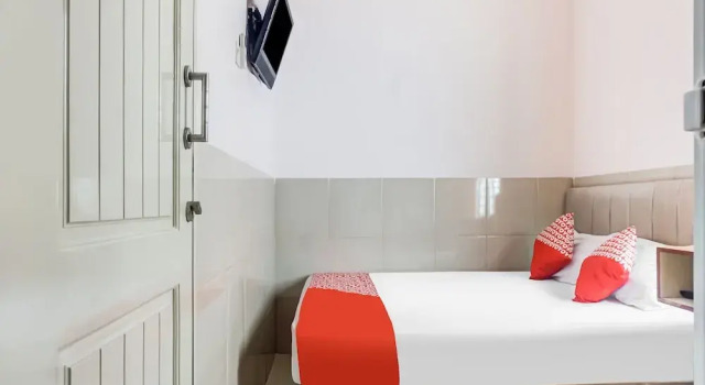 OYO 91316 Hh Guest House Makassar, Book Guesthouse Hotels in Sulawesi with Parking, Parking
