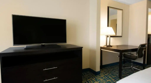 Четырёхместный номер Standard Holiday Inn Savannah South - I-95 Gateway by IHG