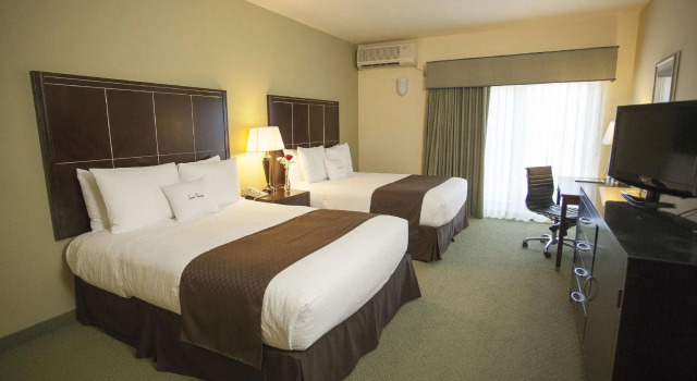 Четырёхместный номер Standard DoubleTree by Hilton Napa Valley - American Canyon