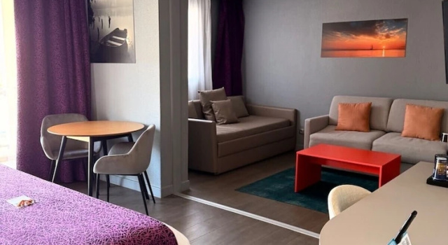 Номер Privilege с балконом и с видом на озеро Logis Hôtel & Spa Marina dAdelphia
