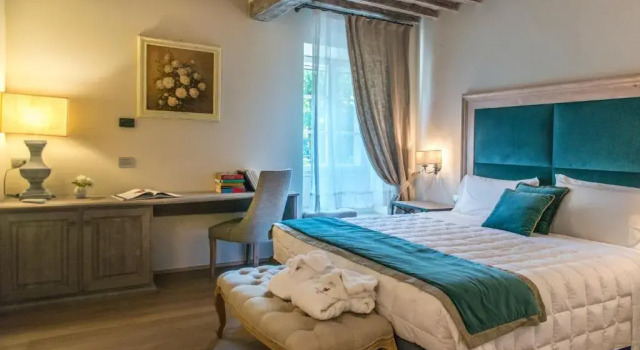 Двухместный полулюкс Cortona Resort & Spa