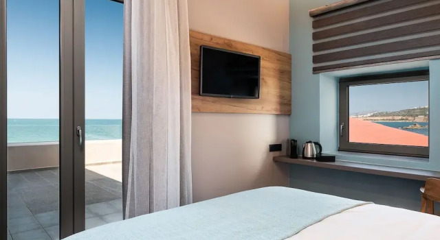 Люкс Superior с балконом и рядом с пляжем Ciel Collection Suites