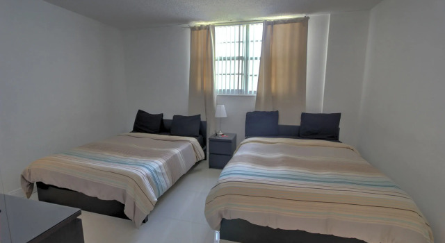 Hallandale Beach Intracoastal View Apartments, Забронировать Апартаменты/квартира Отели Панхэндл Флориды с парковкой, Парковка