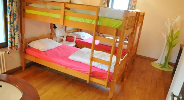 Modern Holiday Home in Marche-En-Famenne with Garden, Забронировать Отель Марш-ан-Фамен 