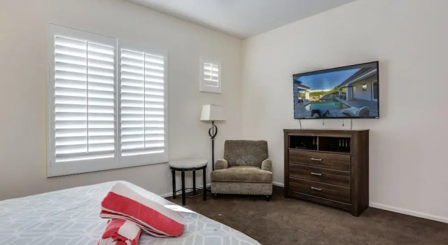 1430 Olga Way House 3 Bedrooms 3.5 Bathrooms Home, Забронировать Дом для отпуска Палм-Спрингс Coachella Valley, рядом с Desert Regional Medical Center