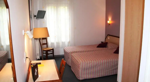 Двухместный номер Standard Logis Hôtel & Restaurant Le Cheval Blanc et Clovis