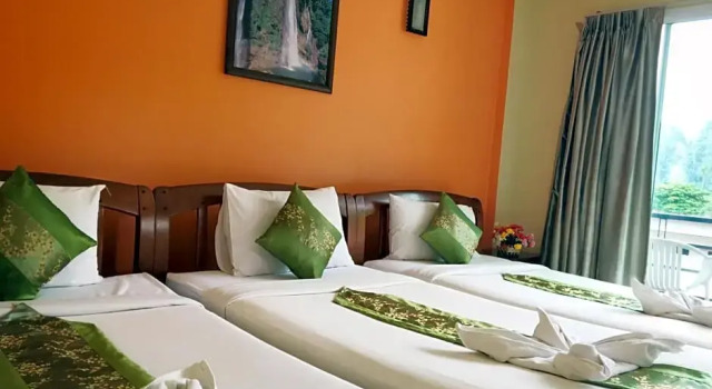 Трёхместный номер Standard с балконом Phi Phi Maiyada Resort