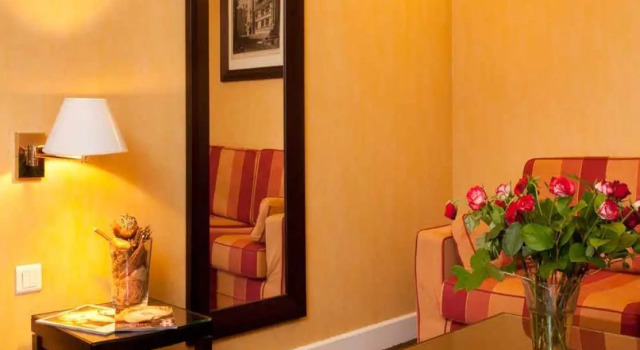 Полулюкс Hotel De La Jatte