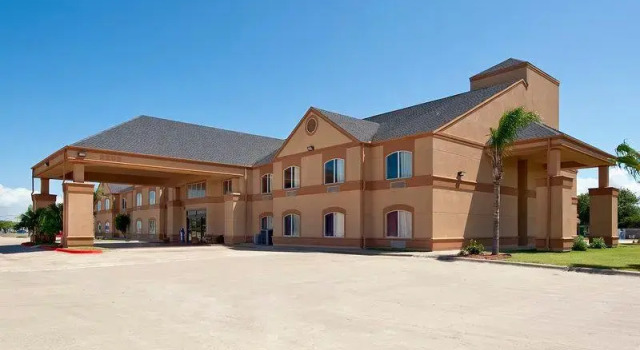 Кровать в общем номере Best Western Port Lavaca Inn