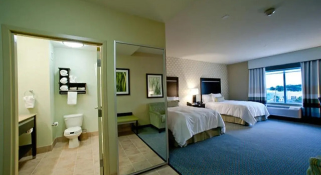 Четырёхместный номер Standard Hampton Inn & Suites Denison