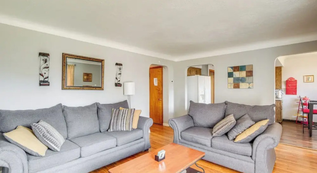 8 Mi to Dtwn Cleveland: Quiet Home w/ Fenced Yard