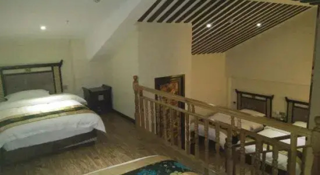 Четырёхместный люкс Deluxe Shanglin Fengqing Hostel