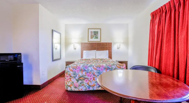 Номер Standard Whispering Pines by Hotel O White stone VA