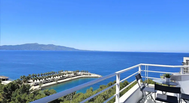 Апартаменты Two Bedroom Apartment With Sea View-061
