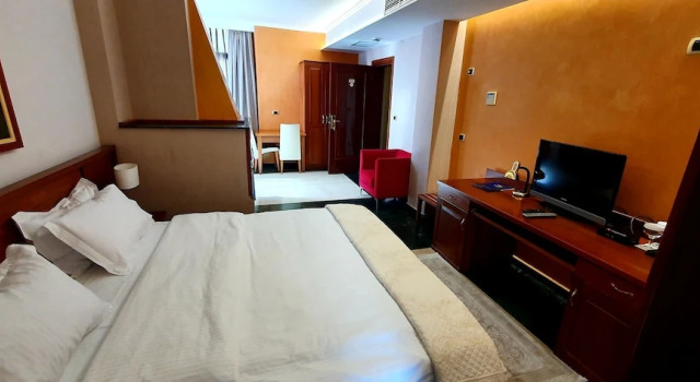 Люкс с балконом Nov Hotel