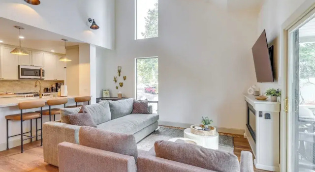 8 Mi to Northstar Slopes: Tahoe Gem w/ Fireplace