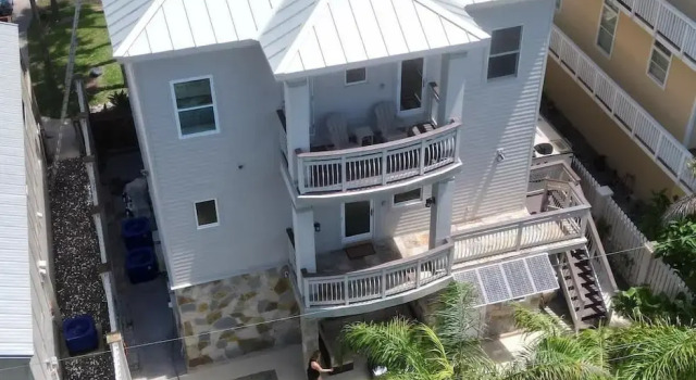 Коттедж с 4 комнатами Padre Beach House 5 Bedroom Home by RedAwning
