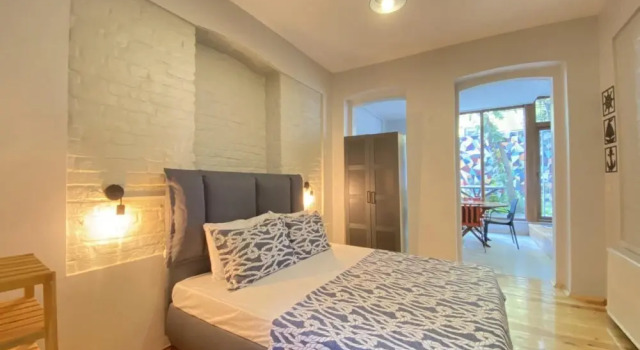Flat With Backyard Close to Galata Tower, Забронировать Апартаменты/квартира Апартаменты Стамбула, рядом с Улица Истикляль, Апартаменты/квартира