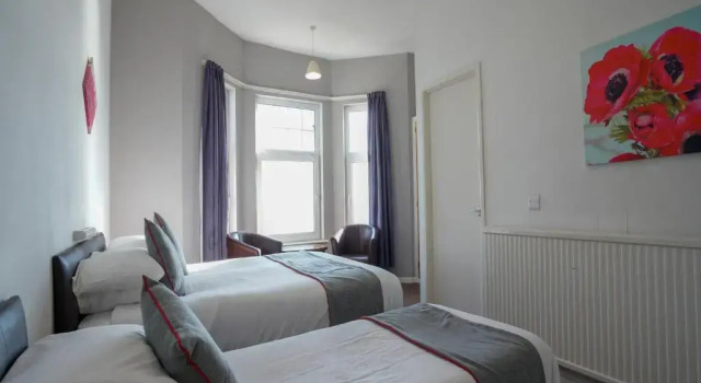 Семейный номер Standard с 3 комнатами с балконом и с красивым видом из окна Shanklin Beach Hotel
