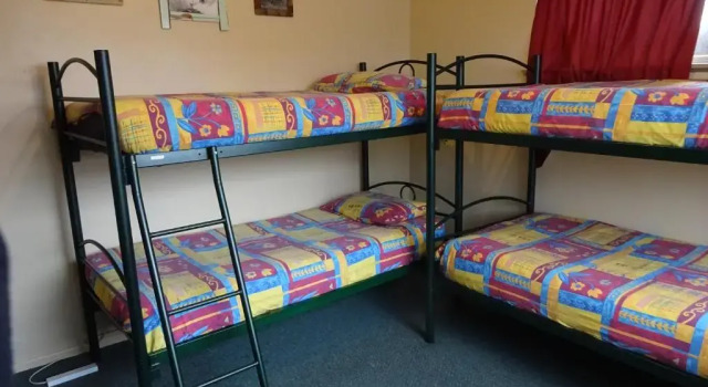 Кровать в общем номере Glow Worm Accommodation