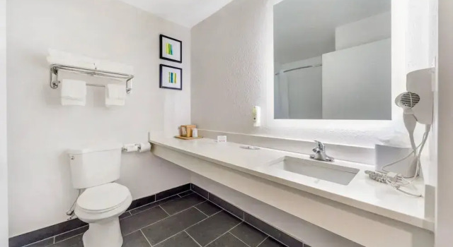 Номер Business Quality Inn & Suites NJ State Capital Area