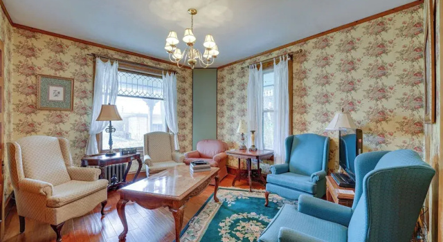 Dtwn Victorian Home - 1 Mi to Lake Michigan Beach!, Buchen Sie Hotel Manistee Michigan
