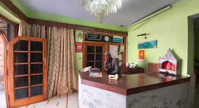 Radha Continental by Goroomgo, Rezervovat Hotel Nainital Uttarakhand