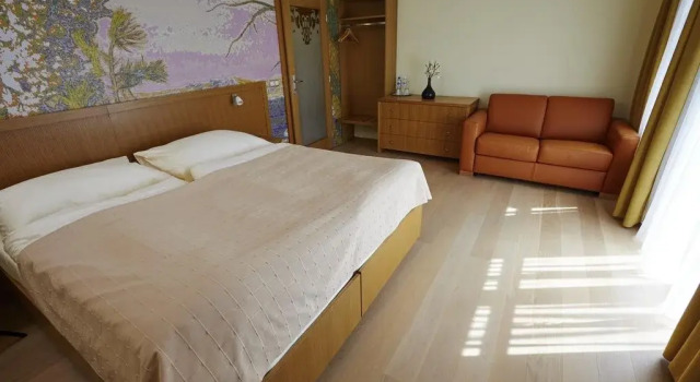 Pension Ježník, Book Hotel Hoteller i Moravia-Silesia med parkering, Parkering