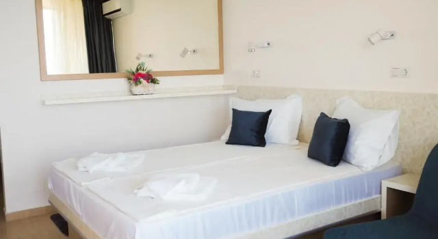 Hotel Carmen Azzuro, Rezervasyon Otel Venus Köstence