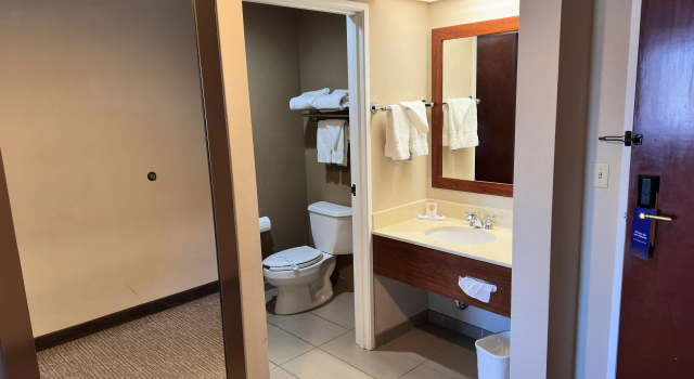 Четырёхместный люкс Comfort Suites Scranton near Montage Mountain