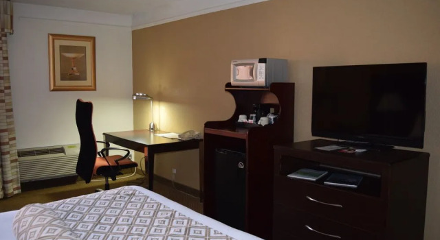 Crowne Plaza Novi, Забронировать Отель Нови Detroit Metropolitan Area