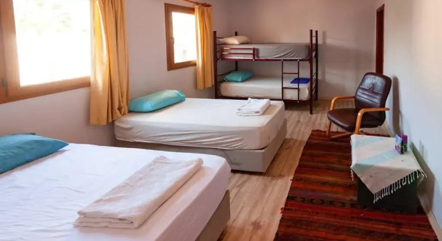 Кровать в общем номере La Luna Hostel