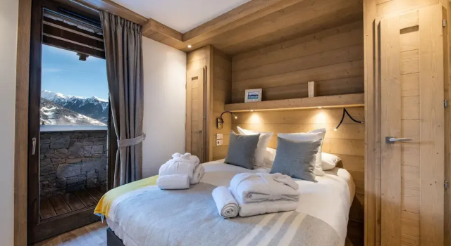 Yellowstone Lodge Chalet 4